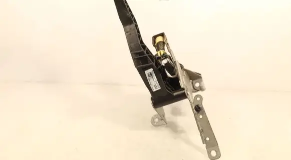 Ford Focus Clutch pedal BV617B633GD