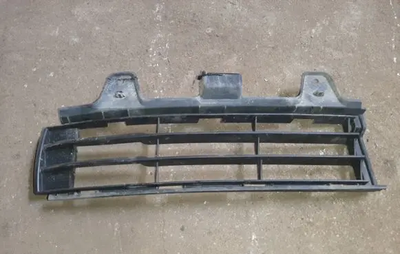 Toyota Land Cruiser (J200) Front bumper lower grill 5311260040