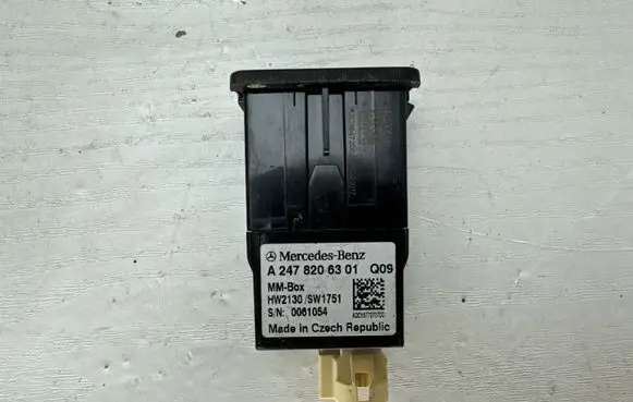 Mercedes-Benz A W177 USB socket connector A2478206301 0061054 HW2130SW1751