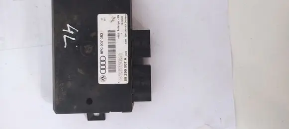 Skoda Octavia Mk1 (1U) Tow bar trailer control unit/module 8P0907383