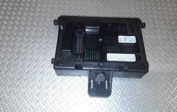 Renault Clio III Comfort/convenience module 21677736