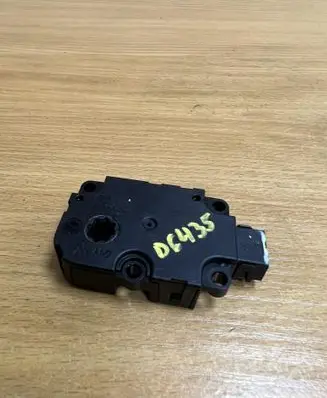 Mercedes-Benz GLC X253 C253 Intake manifold valve actuator/motor T1002128B D6435