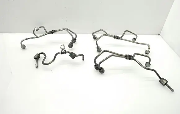 Volvo S80 Fuel injector supply line/pipe 