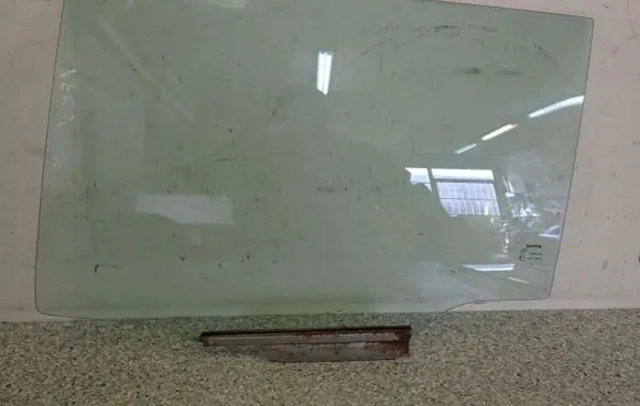 Toyota Verso Sliding door window/glass 