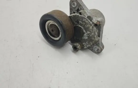 Hyundai i30 Alternator belt tensioner 252812A200