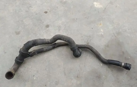 Ford Mondeo MK IV Engine coolant pipe/hose