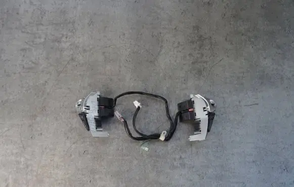 Infiniti FX Steering wheel buttons/switches 