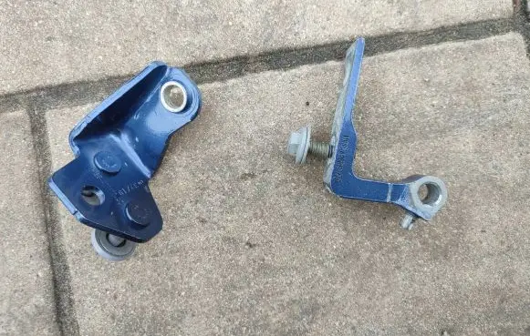 Rear door hinge set