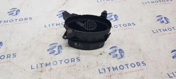 BMW 5 E39 Mass air flow meter 928400527