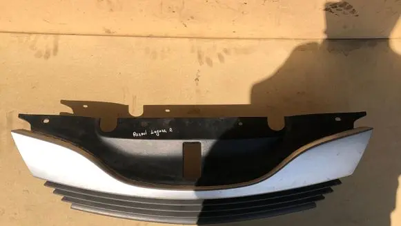 Renault Laguna II Front bumper upper radiator grill 8200390126