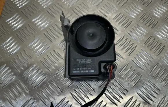 Volkswagen Tiguan Alarm system siren 1K0951605C