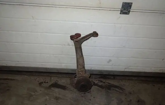 Audi A4 S4 B5 8D Front wheel hub spindle knuckle 8D0407257