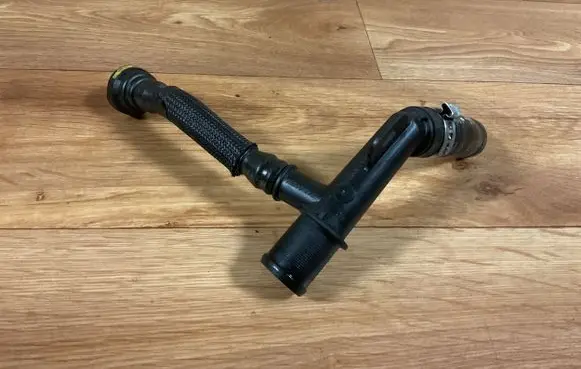 Ford Mondeo MK IV Oil fill pipe 1052579S01