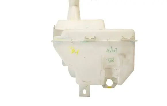 Mitsubishi Space Star Windshield washer fluid reservoir/tank
