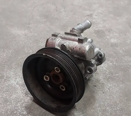 Volkswagen Golf III Power steering pump 030145269A 91130