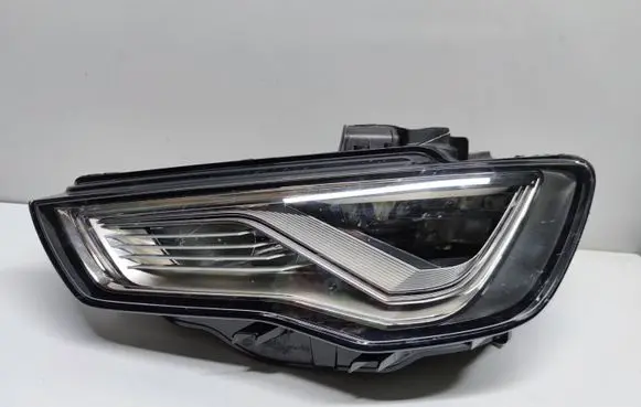 Audi A3 S3 8V Headlight/headlamp 8V0941773J