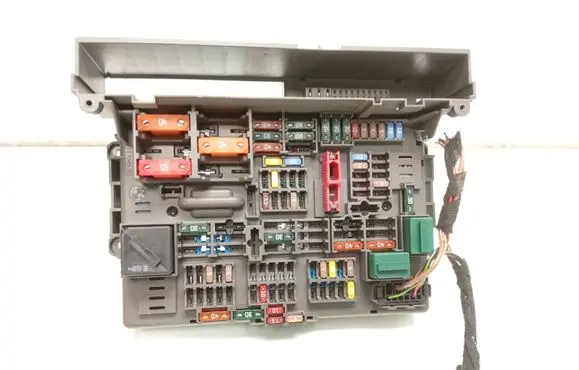 BMW 1 E81 E87 Fuse module 9119446 6980177 61366980177