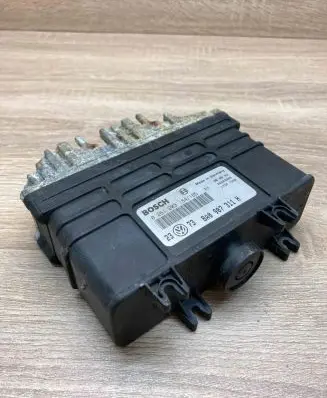 Volkswagen Golf III Engine control unit/module ECU 8A0907311H 0261203184