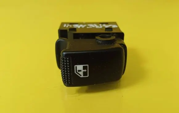 KIA Carens II Electric window control switch