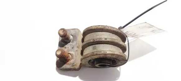 Volvo S80 Engine mount bracket