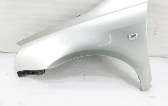 Toyota Avensis T250 Fender 