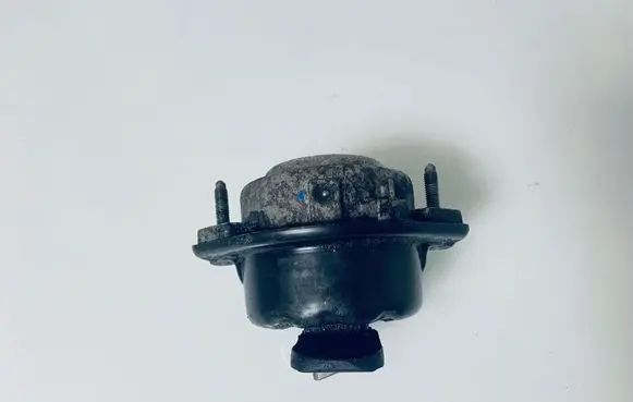 BMW 7 E65 E66 Engine mount bracket