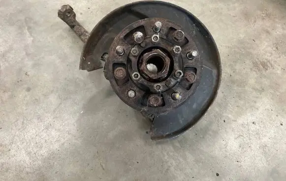 Toyota Land Cruiser (J100) Front wheel hub spindle knuckle