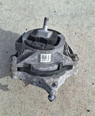 BMW 1 F20 F21 Engine mount bracket 6859411