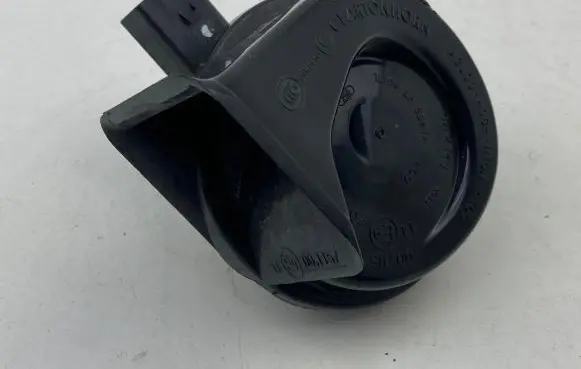 Audi A5 Horn signal 8W0951223 053117L3 0332B2415