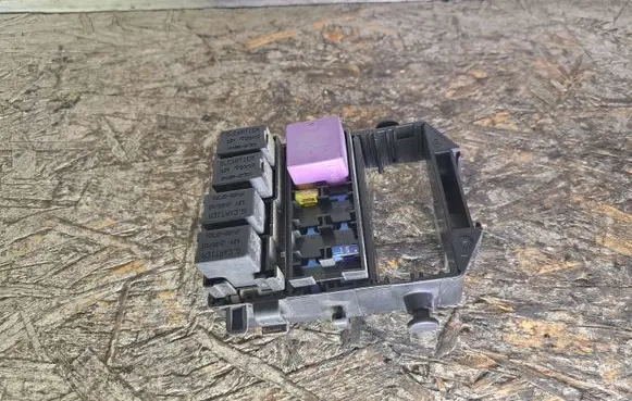 Renault Laguna II Fuse module 8200003634