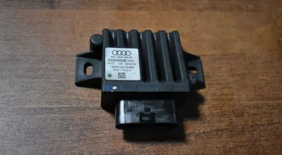 Audi RS6 C7 Fuel injection pump control unit/module 4G1906093B555525