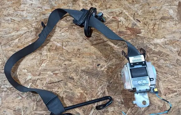 Dodge Challenger Front seatbelt 1GN421DVAH