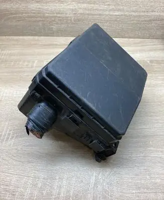 Peugeot 4007 Fuse module PR07400000 8565A024
