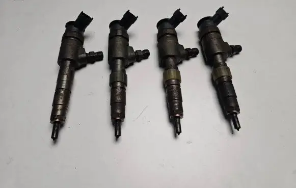 Peugeot 208 Fuel injector 0445110339
