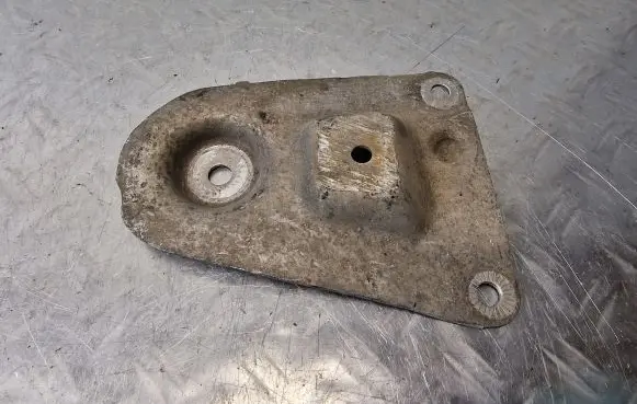 Audi A4 S4 B5 8D Engine mounting bracket 8D0399542B