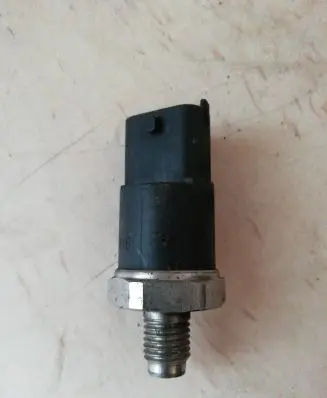 Volvo S60 Fuel main line pipe 0281002527