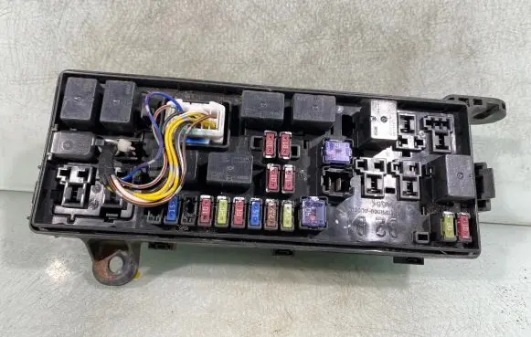 Mitsubishi L200 Fuse module Pr06900000