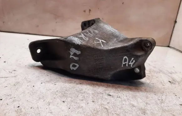 Audi A4 S4 B5 8D Engine mounting bracket 8D0199307