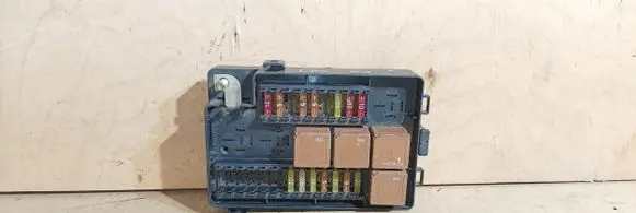 Jaguar XJ X308 Fuse module LNC2822CA 2822CA