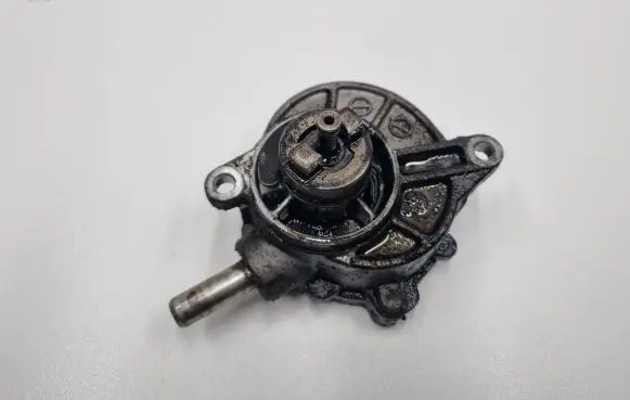 Mercedes-Benz C W203 Vacuum pump A6462300165 6462300165