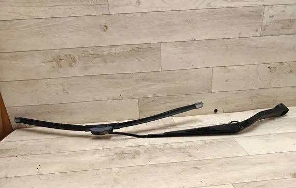 Opel Insignia A Front wiper blade arm 13227398