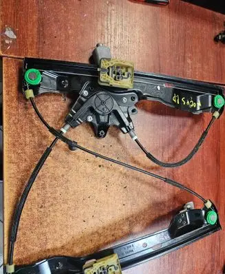 Ford Focus Front door window regulator with motor 924129104 201210