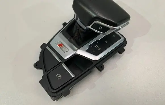 Audi A5 Gear shifter/selector 8W2713111B