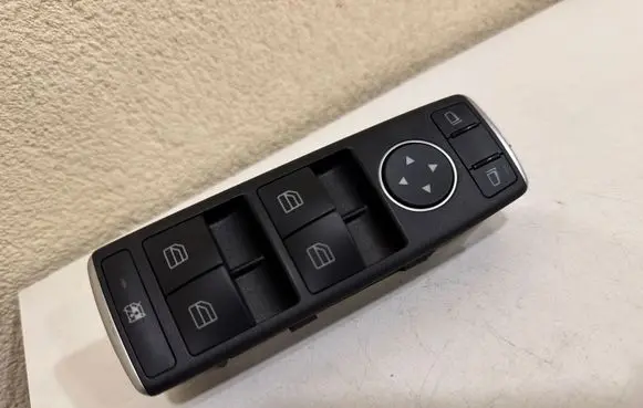 Mercedes-Benz B W246 W242 Electric window control switch 1669054300