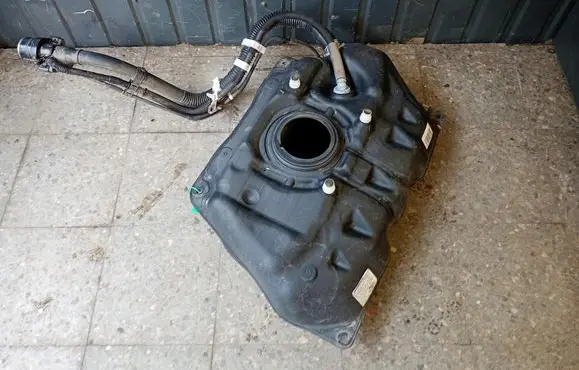 Toyota Yaris Fuel tank 77100-0D220