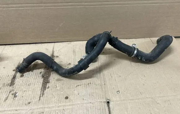 Engine coolant pipe/hose