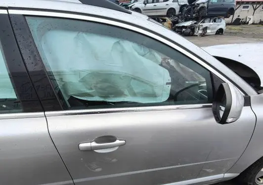 Volvo V70 Front door