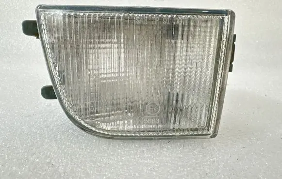 Volkswagen PASSAT B4 Front indicator light 084411611