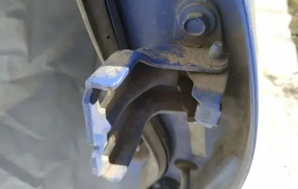 Chrysler Neon I Rear door lower hinge