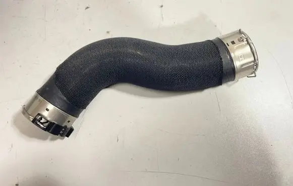 BMW X6 G06 Intercooler hose/pipe 8599392